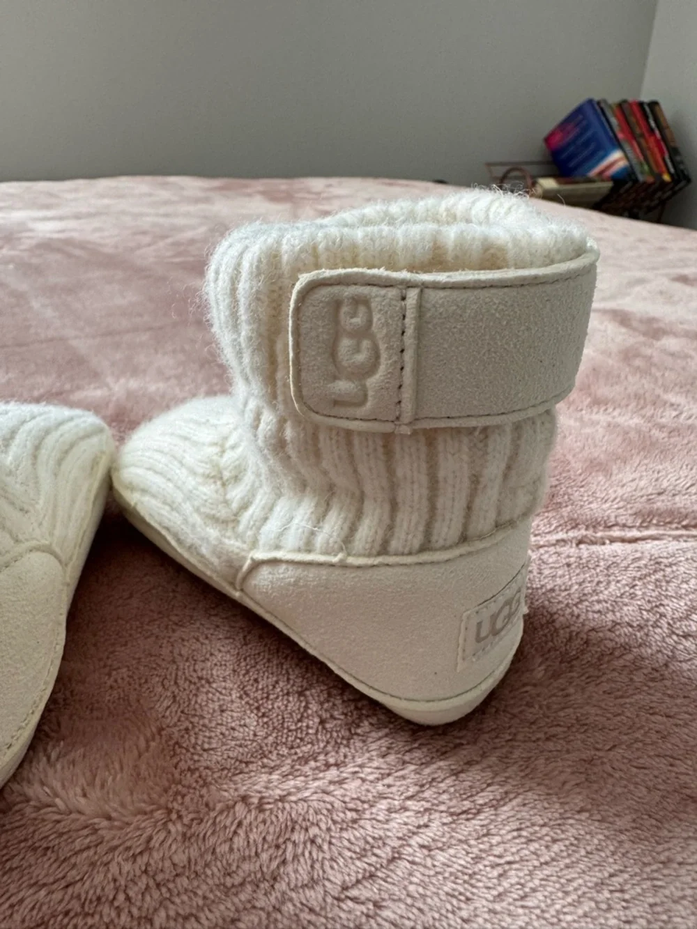 NIB Ugg Baby Unisex Skylar Sweater Knit Booties, Cream, Size 6-12 Months